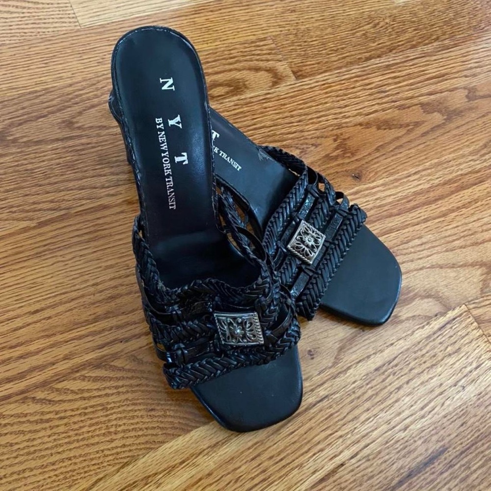 THRIFTED NEW YORK TRANSIT HEELED SANDALS.